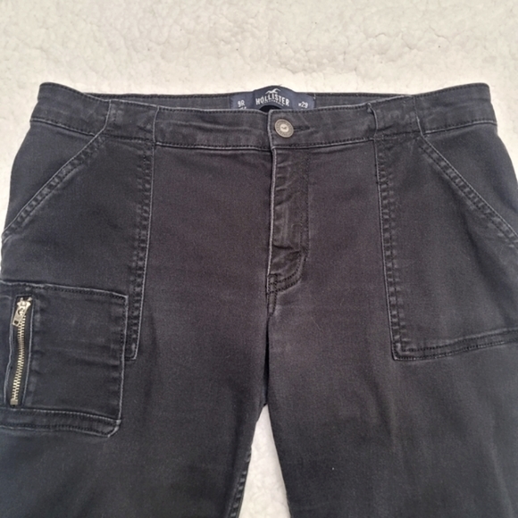 2/$25 🌿 Hollister | Black Cropped Skinny Pants - Picture 3 of 13